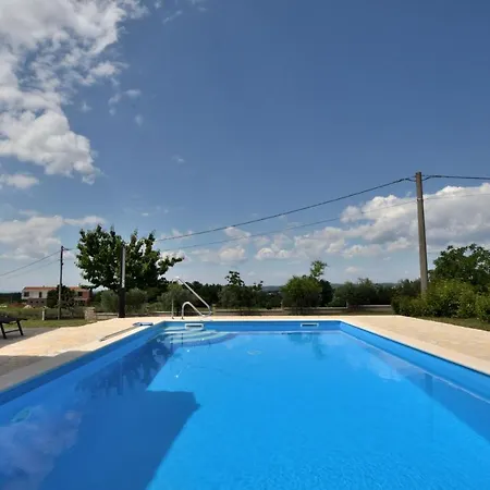 Hébergement de vacances House Danci *